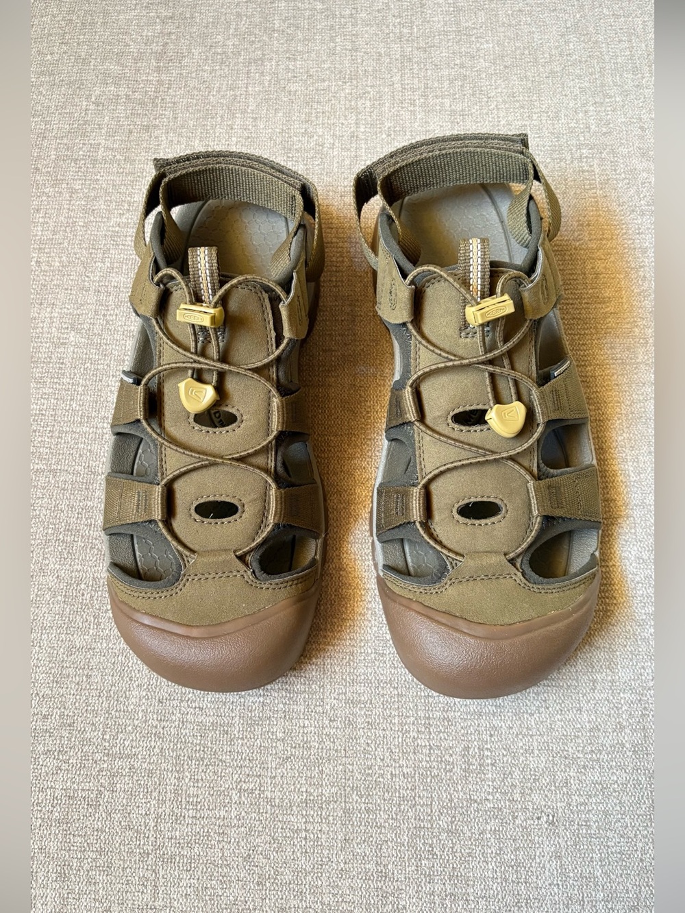 Keen Men’s lightweight outdoor athletic sandal.  New without tags